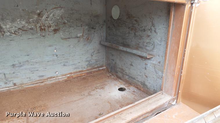 image for item DD7320 2003 Ford F550 Super Duty XL service truck