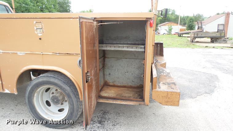 image for item DD7320 2003 Ford F550 Super Duty XL service truck