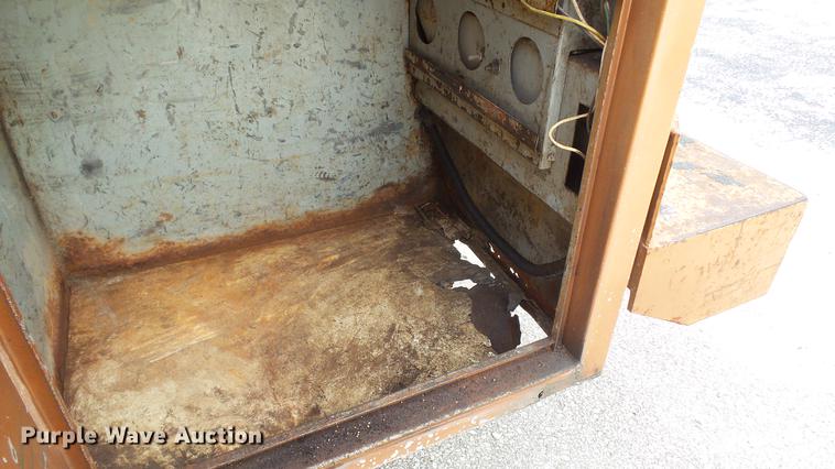 image for item DD7320 2003 Ford F550 Super Duty XL service truck