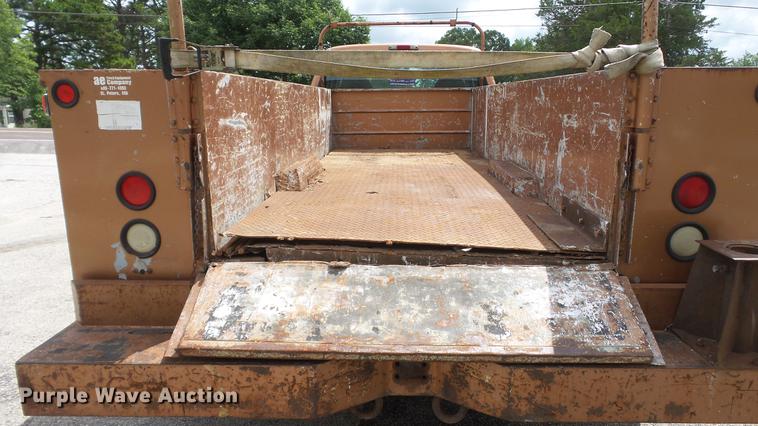 image for item DD7320 2003 Ford F550 Super Duty XL service truck