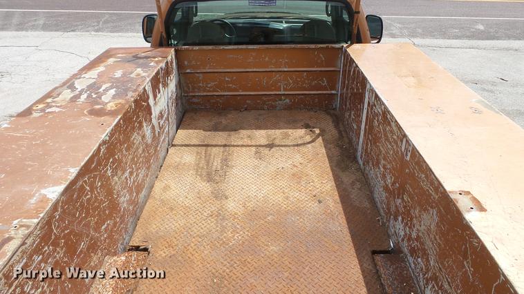 image for item DD7320 2003 Ford F550 Super Duty XL service truck