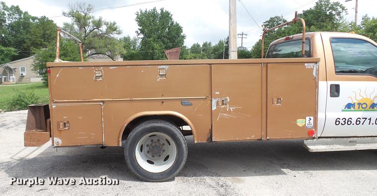 image for item DD7320 2003 Ford F550 Super Duty XL service truck