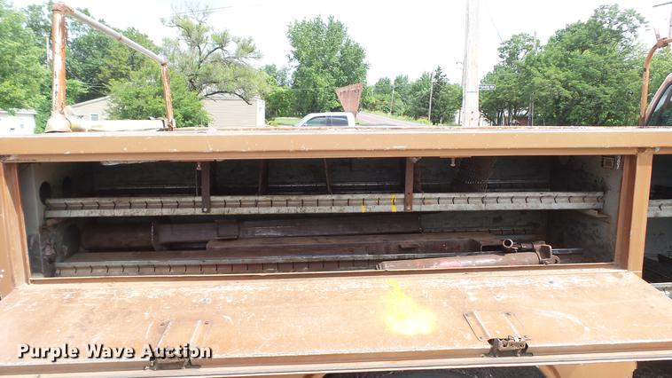 image for item DD7320 2003 Ford F550 Super Duty XL service truck