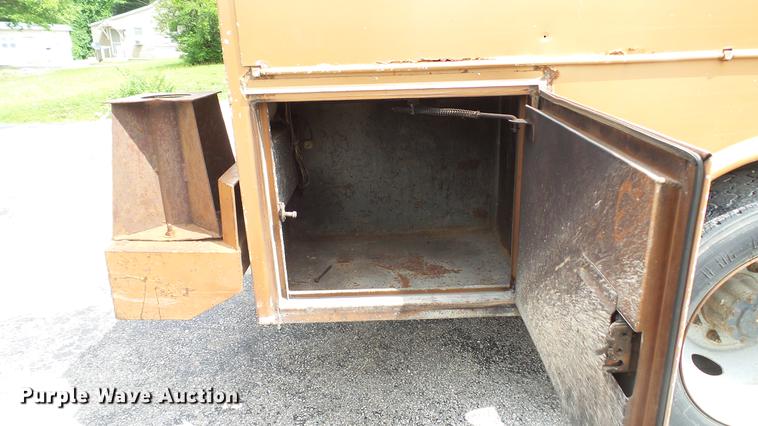 image for item DD7320 2003 Ford F550 Super Duty XL service truck