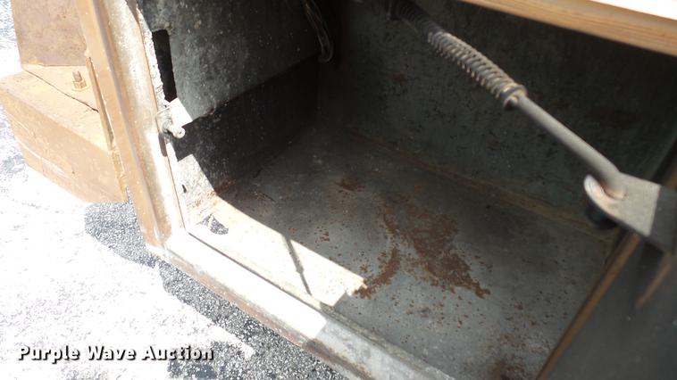 image for item DD7320 2003 Ford F550 Super Duty XL service truck