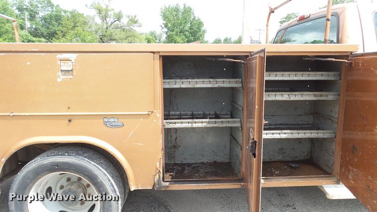 image for item DD7320 2003 Ford F550 Super Duty XL service truck