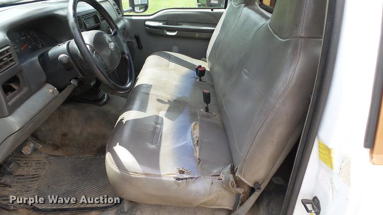image for item DD7320 2003 Ford F550 Super Duty XL service truck