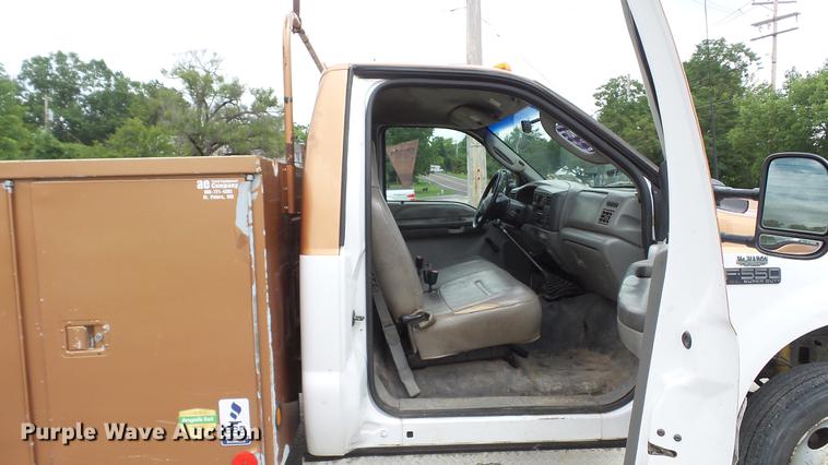 image for item DD7320 2003 Ford F550 Super Duty XL service truck