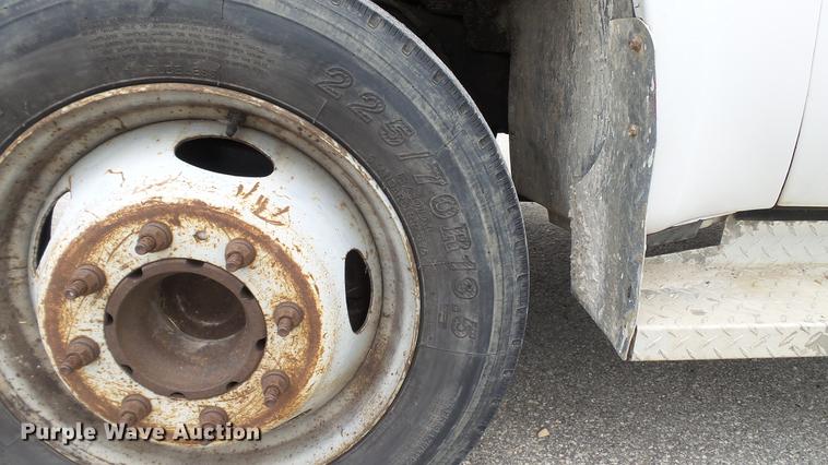 image for item DD7320 2003 Ford F550 Super Duty XL service truck