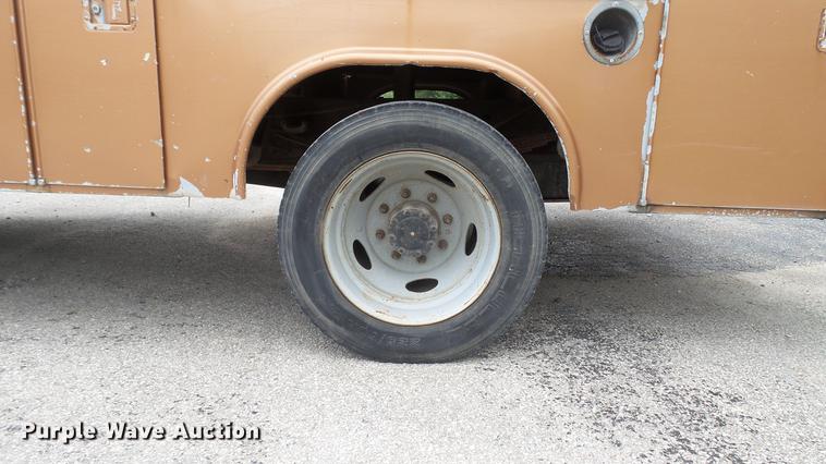 image for item DD7320 2003 Ford F550 Super Duty XL service truck