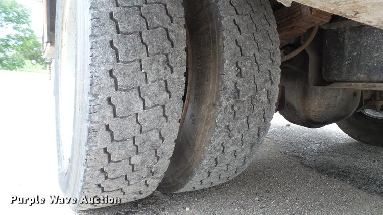 image for item DD7320 2003 Ford F550 Super Duty XL service truck