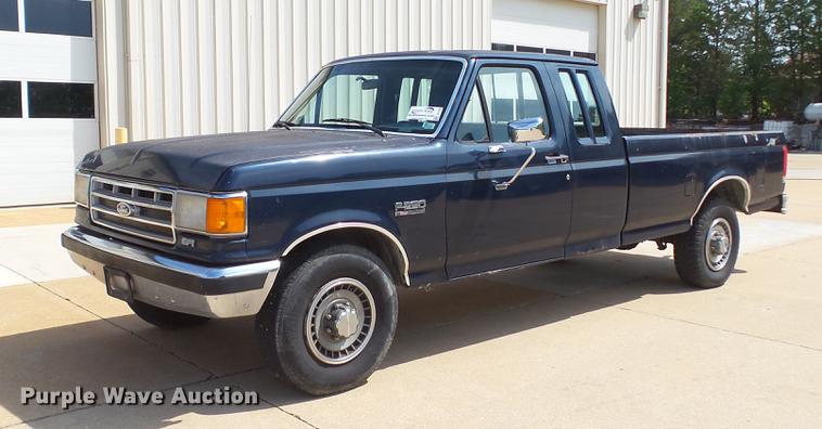 image for item DD7332 1988 Ford F250 XLT Lariat SuperCab pickup truck
