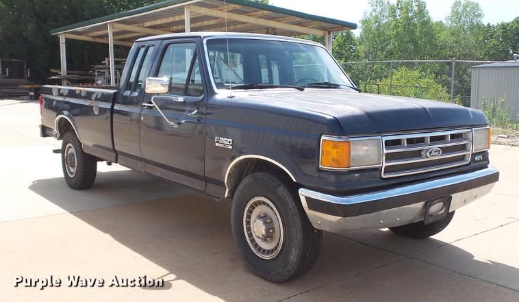 image for item DD7332 1988 Ford F250 XLT Lariat SuperCab pickup truck