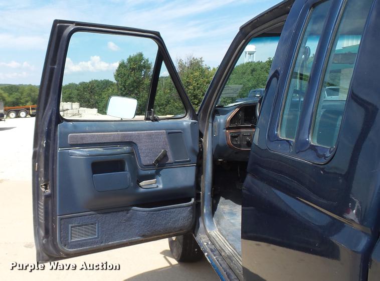 image for item DD7332 1988 Ford F250 XLT Lariat SuperCab pickup truck