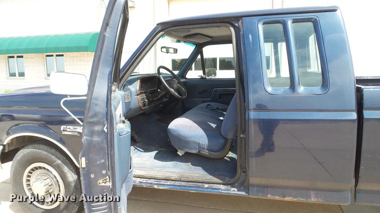 image for item DD7332 1988 Ford F250 XLT Lariat SuperCab pickup truck