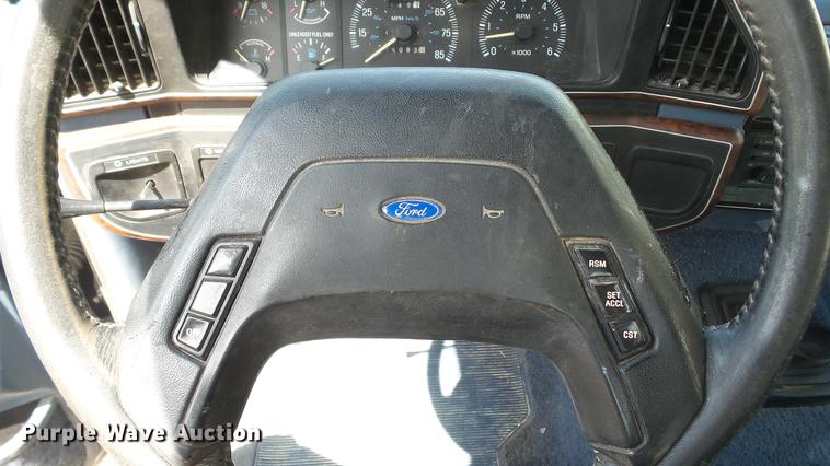 image for item DD7332 1988 Ford F250 XLT Lariat SuperCab pickup truck
