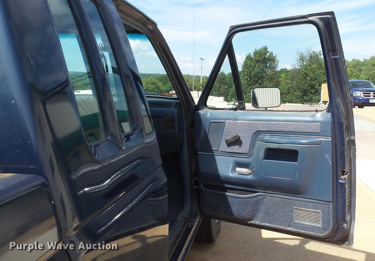 image for item DD7332 1988 Ford F250 XLT Lariat SuperCab pickup truck