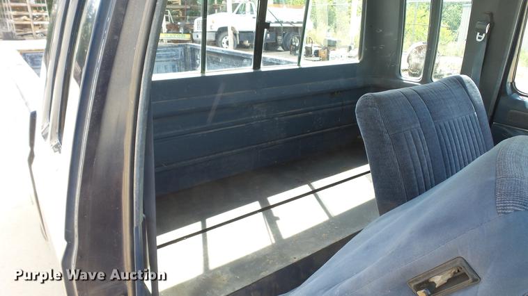 image for item DD7332 1988 Ford F250 XLT Lariat SuperCab pickup truck