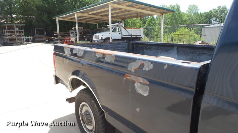 image for item DD7332 1988 Ford F250 XLT Lariat SuperCab pickup truck
