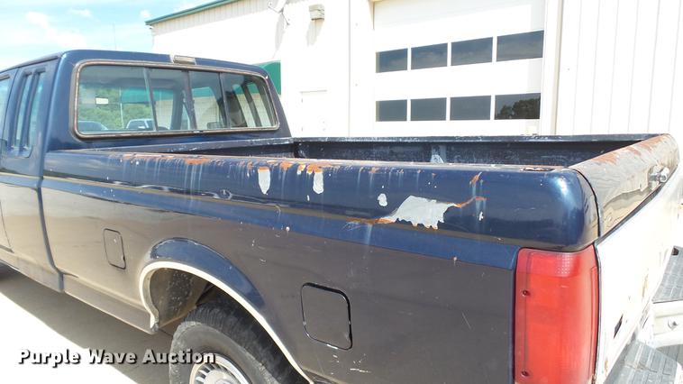 image for item DD7332 1988 Ford F250 XLT Lariat SuperCab pickup truck