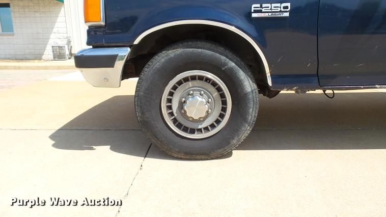 image for item DD7332 1988 Ford F250 XLT Lariat SuperCab pickup truck