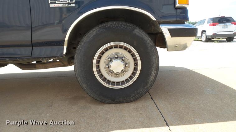 image for item DD7332 1988 Ford F250 XLT Lariat SuperCab pickup truck