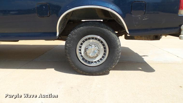image for item DD7332 1988 Ford F250 XLT Lariat SuperCab pickup truck