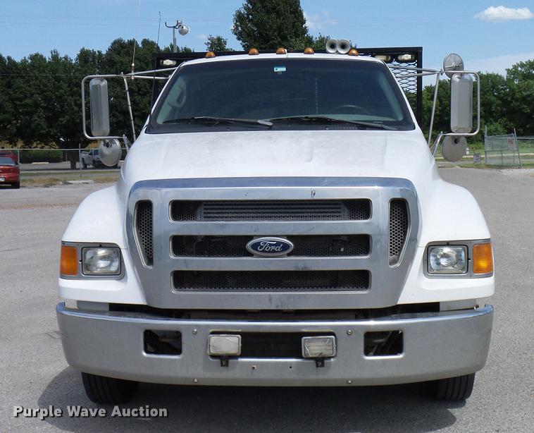 image for item DD8347 2005 Ford F650 Super Duty XLT flatbed truck
