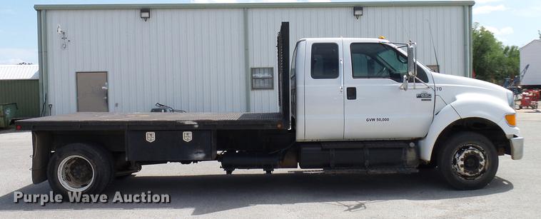 image for item DD8347 2005 Ford F650 Super Duty XLT flatbed truck