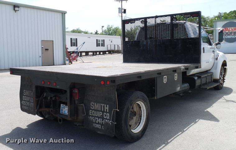 image for item DD8347 2005 Ford F650 Super Duty XLT flatbed truck