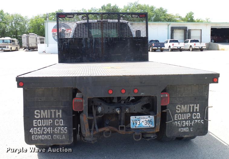 image for item DD8347 2005 Ford F650 Super Duty XLT flatbed truck