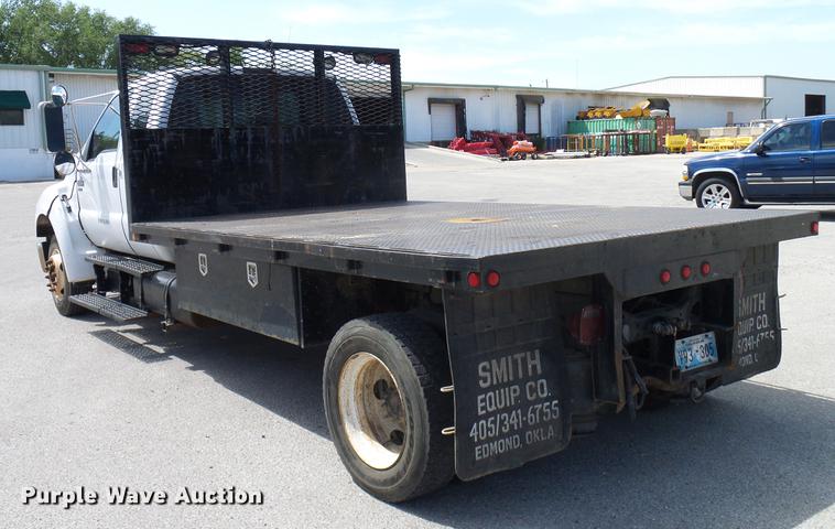 image for item DD8347 2005 Ford F650 Super Duty XLT flatbed truck