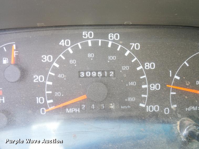 image for item DD8347 2005 Ford F650 Super Duty XLT flatbed truck