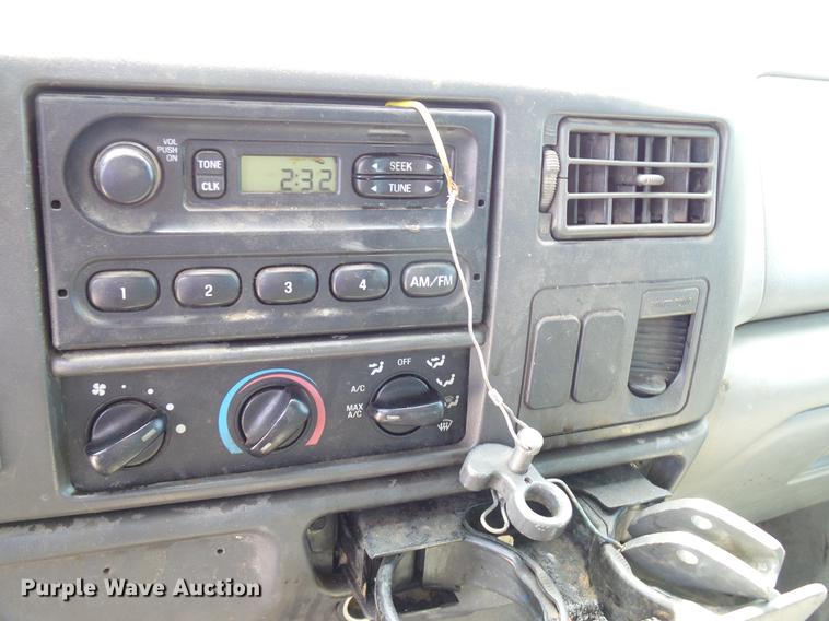 image for item DD8347 2005 Ford F650 Super Duty XLT flatbed truck