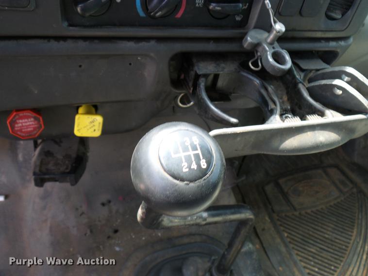 image for item DD8347 2005 Ford F650 Super Duty XLT flatbed truck