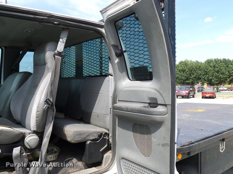 image for item DD8347 2005 Ford F650 Super Duty XLT flatbed truck