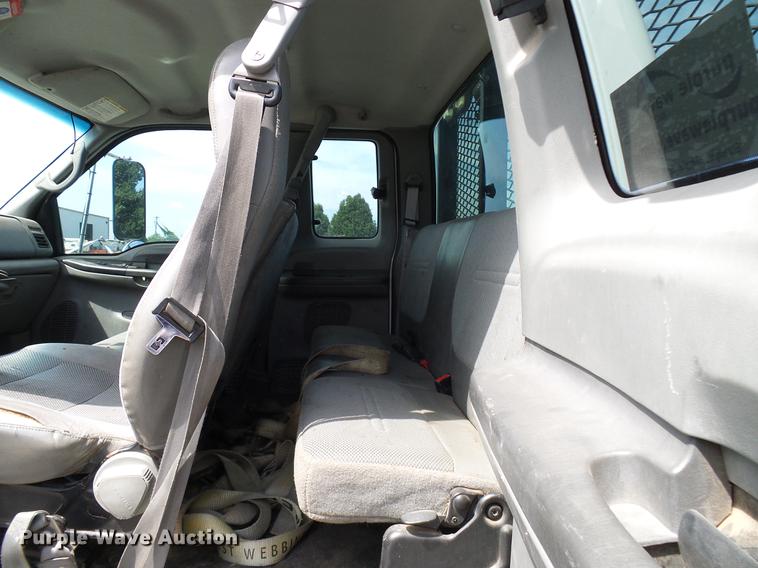 image for item DD8347 2005 Ford F650 Super Duty XLT flatbed truck