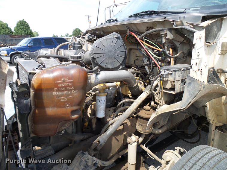 image for item DD8347 2005 Ford F650 Super Duty XLT flatbed truck