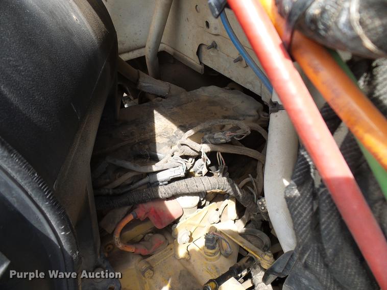 image for item DD8347 2005 Ford F650 Super Duty XLT flatbed truck