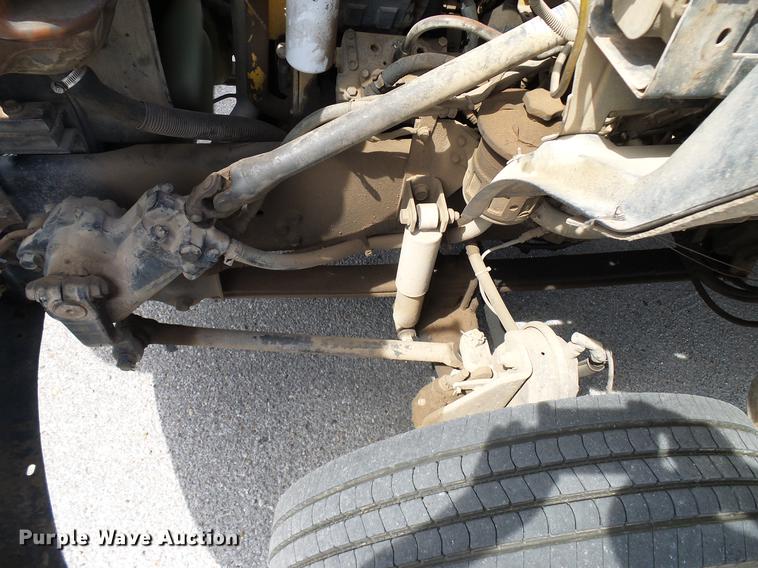 image for item DD8347 2005 Ford F650 Super Duty XLT flatbed truck