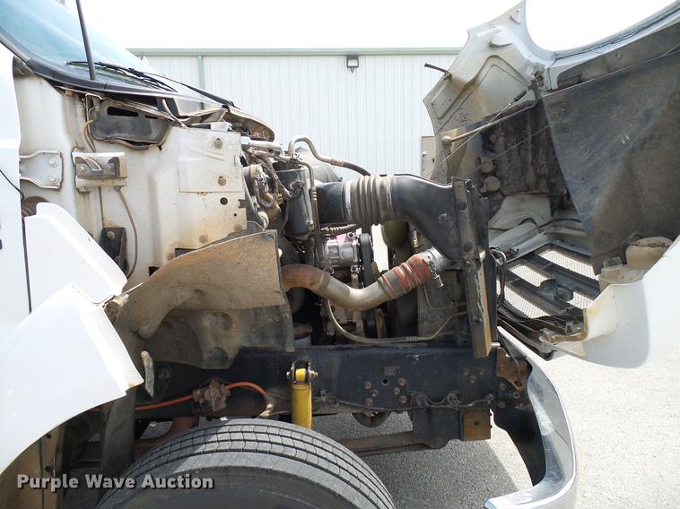 image for item DD8347 2005 Ford F650 Super Duty XLT flatbed truck