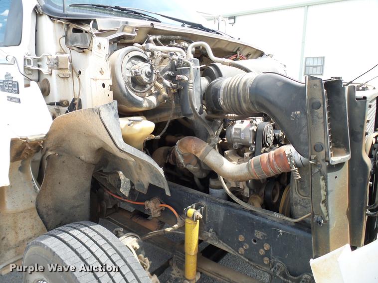 image for item DD8347 2005 Ford F650 Super Duty XLT flatbed truck