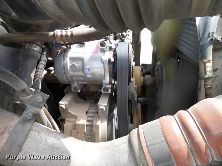 image for item DD8347 2005 Ford F650 Super Duty XLT flatbed truck