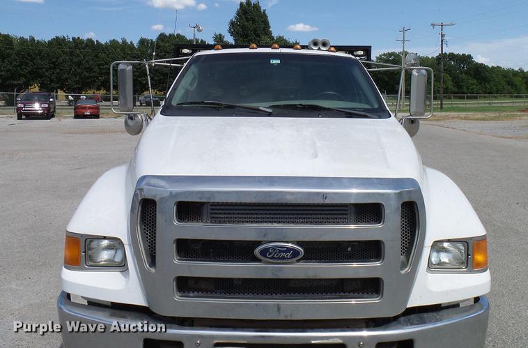 image for item DD8347 2005 Ford F650 Super Duty XLT flatbed truck