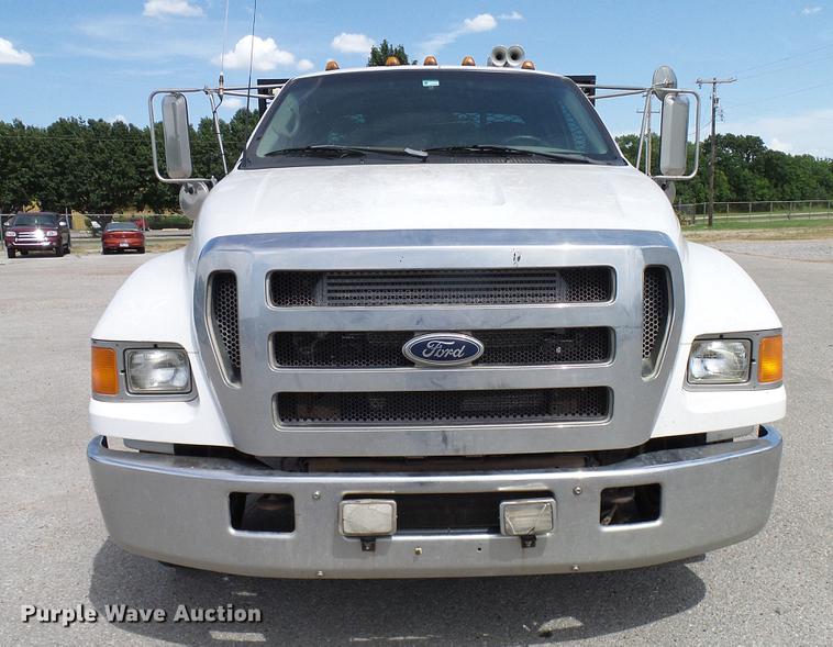 image for item DD8347 2005 Ford F650 Super Duty XLT flatbed truck