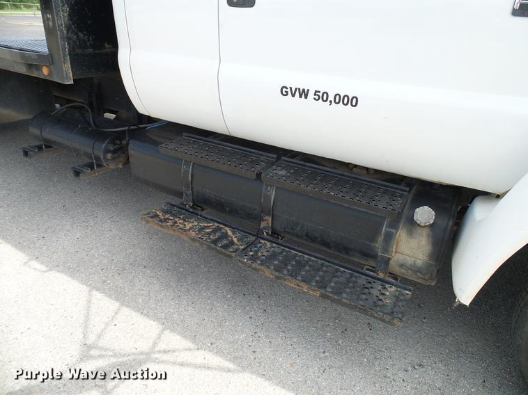 image for item DD8347 2005 Ford F650 Super Duty XLT flatbed truck