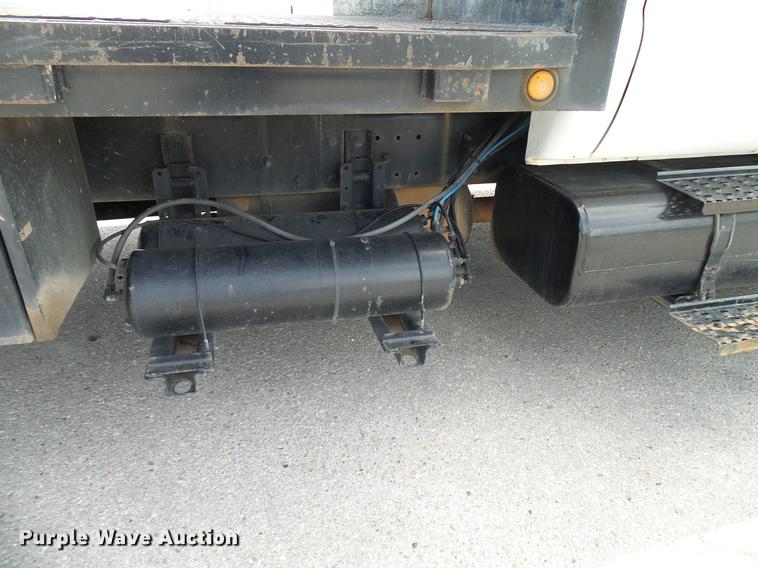 image for item DD8347 2005 Ford F650 Super Duty XLT flatbed truck