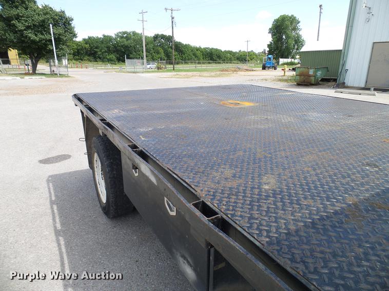 image for item DD8347 2005 Ford F650 Super Duty XLT flatbed truck