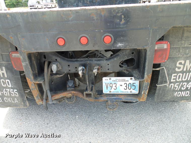 image for item DD8347 2005 Ford F650 Super Duty XLT flatbed truck