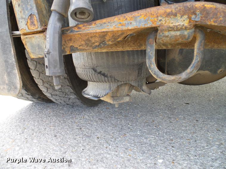 image for item DD8347 2005 Ford F650 Super Duty XLT flatbed truck